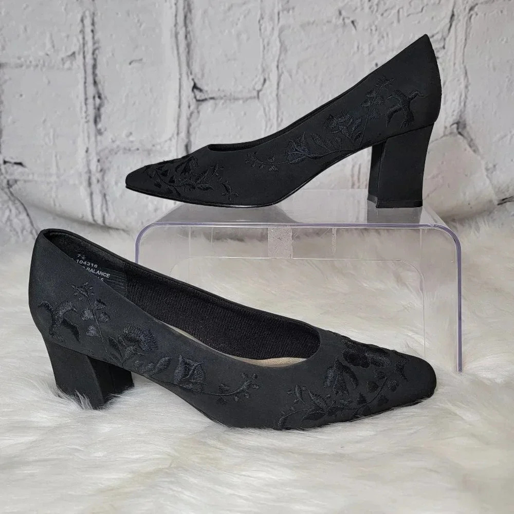 VINTAGE Y2K Fashion Bug Evening Shoes Embossed Embroidered Black Satin Heels 7.5